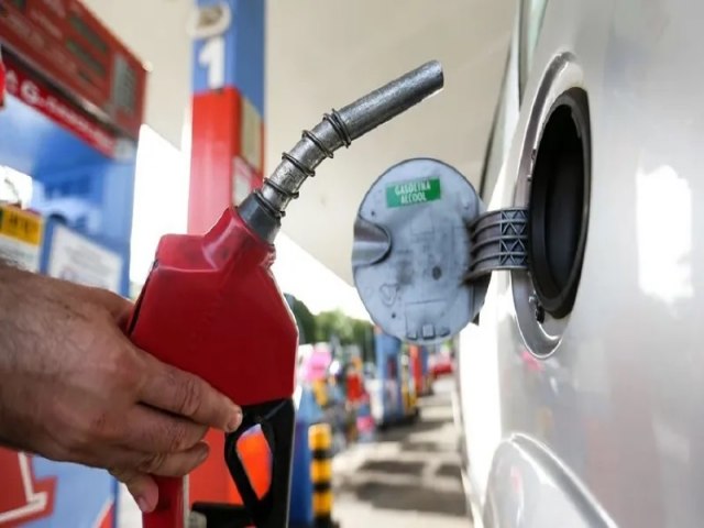 Petrobras anuncia aumento nos preos da gasolina e diesel