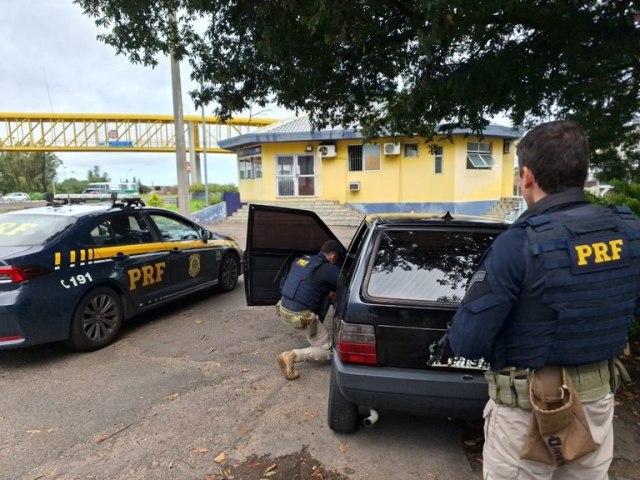 PRF prende homem com carro clonado em So Leopoldo/RS