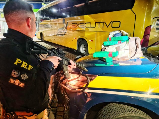 PRF e PC prendem em Caxias do Sul/RS homem transportando drogas em nibus