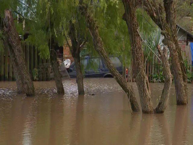 Nmero de pessoas fora de casa no RS chega a 28 mil aps enchentes