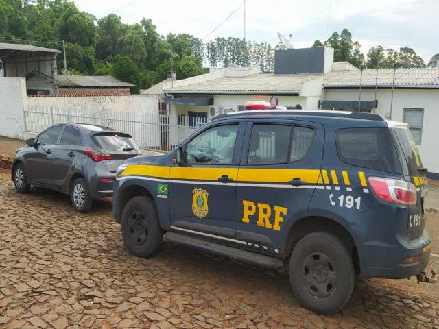 PRF prende criminoso com carro roubado em Nonoai