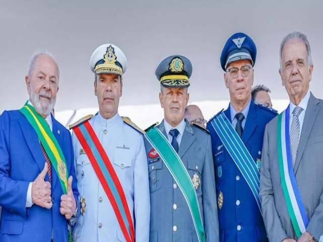 Lula construiu relao saudvel com militares em seu primeiro ano de governo