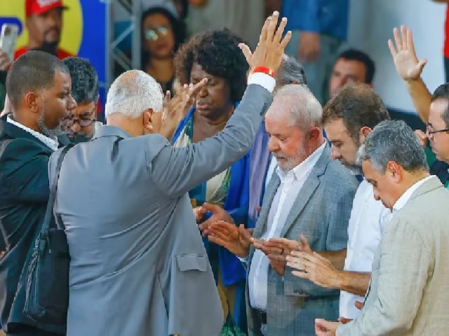 Lula acaba com iseno para igrejas e  criticado por religiosos