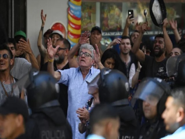 Governadores apoiam greve geral enquanto Milei prepara represso na Argentina