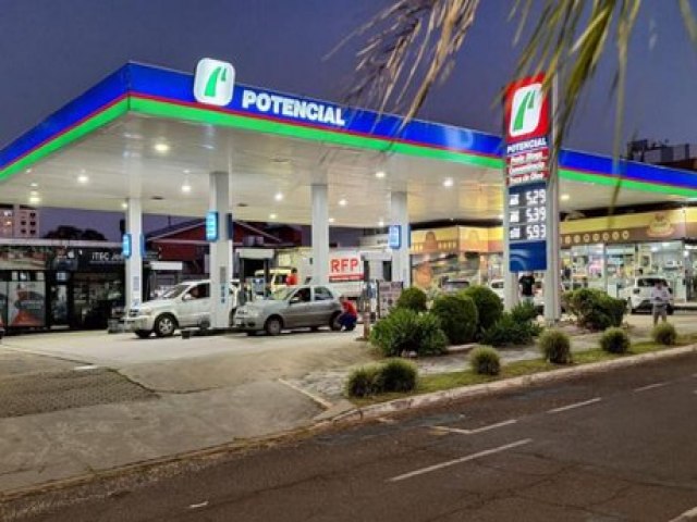 Dona de primeiro caminho movido a biodiesel do Brasil chega a posto de Porto Alegre