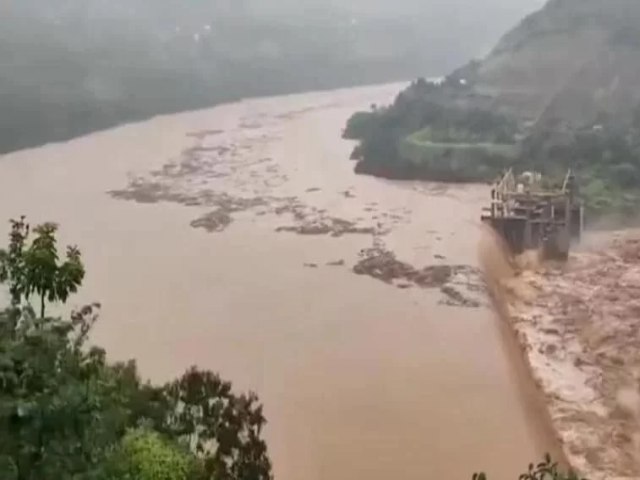 Barragem rompe na Serra gacha e nvel enchente pode subir at 4 metros rapidamente