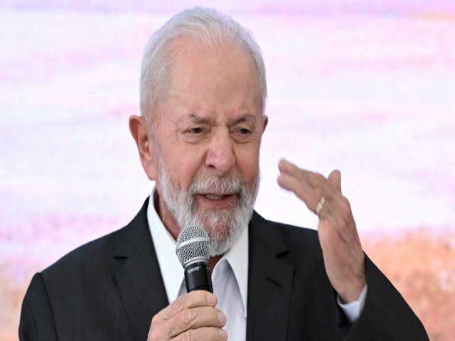 Pas precisa voltar a produzir carro para o povo brasileiro, no para americanos, diz Lula