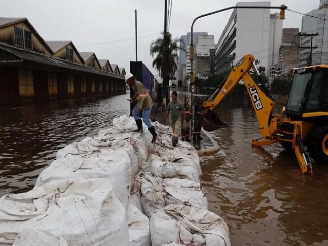 Prefeitura comea a fechar comportas em razo da chuva em Porto Alegre