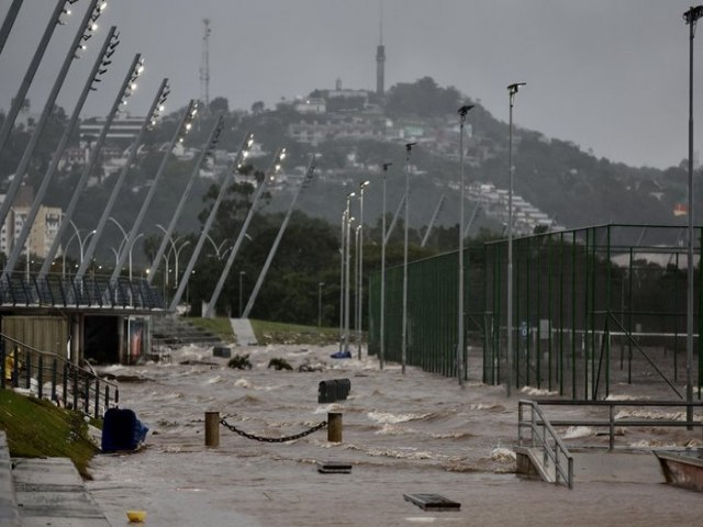 Governo do RS define nova cota de inundao do Guaba no Centro, aps confirmar desnvel em rgua emergencial