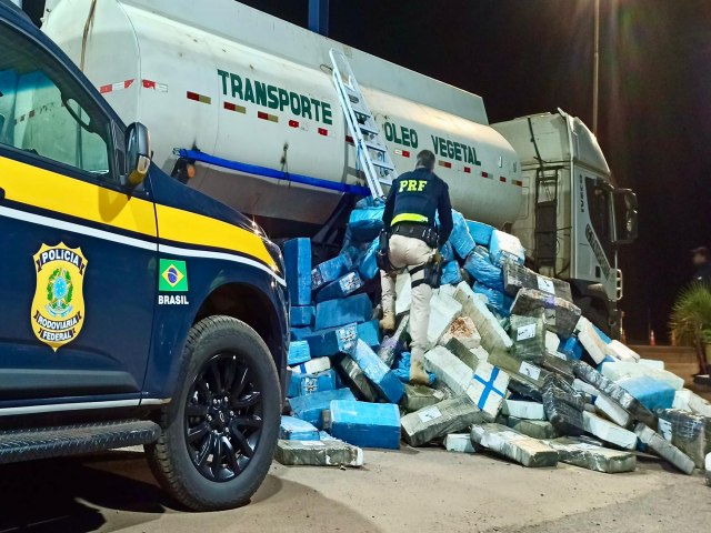 PRF apreende carga milionria de maconha dentro de carreta de transporte de leo vegetal