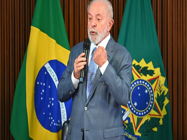 Governo Lula tenta aval do TSE para atuar contra fake news e causa preocupao