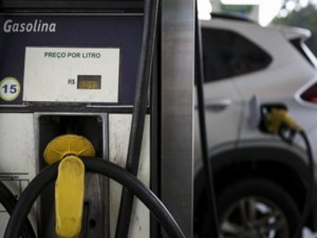 Por que est subindo o preo da gasolina e do diesel