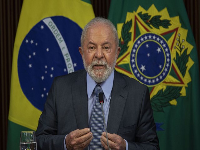 Lula diz que as mesmas pessoas que falam em corte de gasto so as que tm iseno