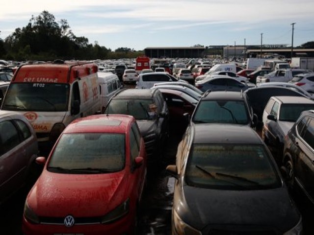 Entenda os riscos e veja os cuidados na hora de comprar um carro atingido pela enchente