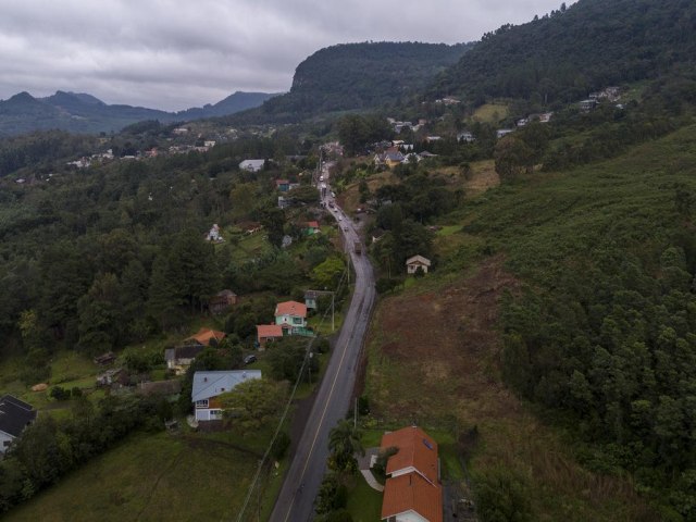 Rodovia que encurtar caminho de Porto Alegre a Gramado est quase toda asfaltada