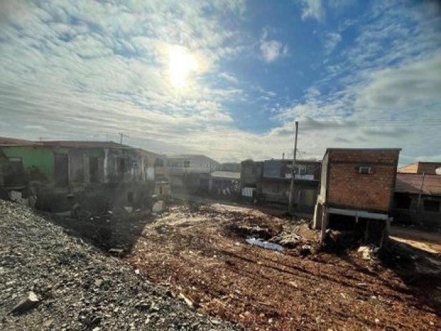 Prefeitura pede ajuda ao governo federal para remover famlias que vivem perto do dique do Sarandi, em Porto Alegre