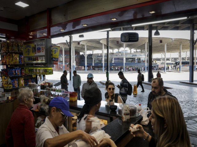 Lancherias e lojas da Estao Rodoviria de Porto Alegre j esto reabertas