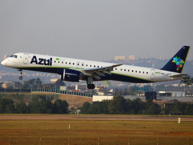 Azul retomar ainda hoje venda de passagens para o aeroporto de Porto Alegre