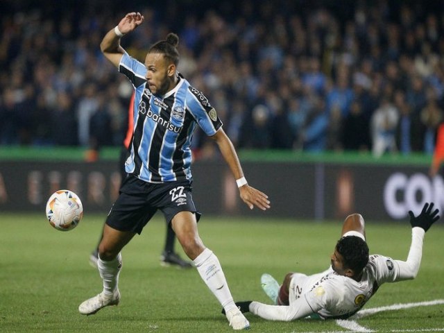 Grmio pode usar formao indita na temporada para decidir vaga na Libertadores