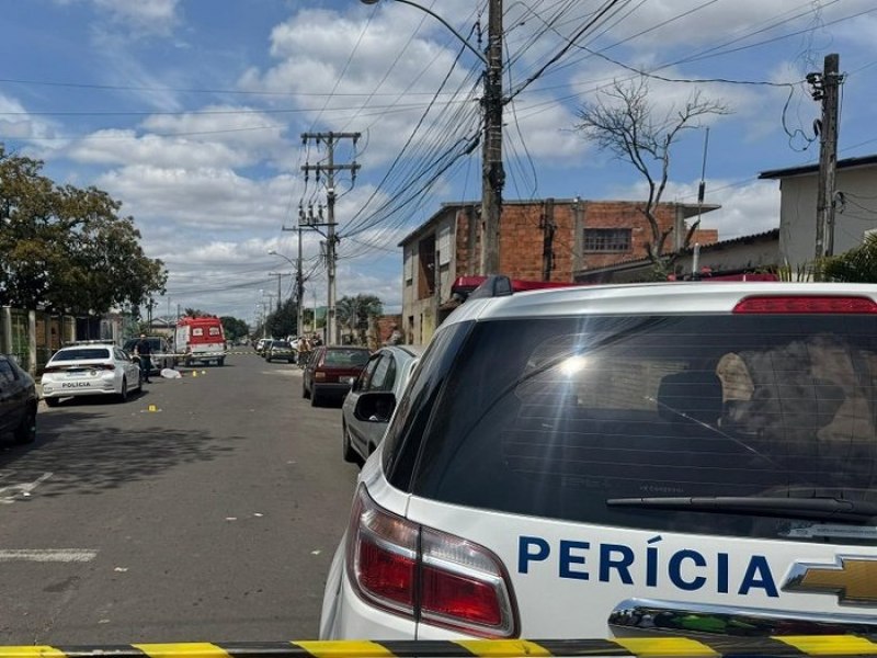 Polcia Civil investiga assassinato de homem em frente a local de votao em Canoas