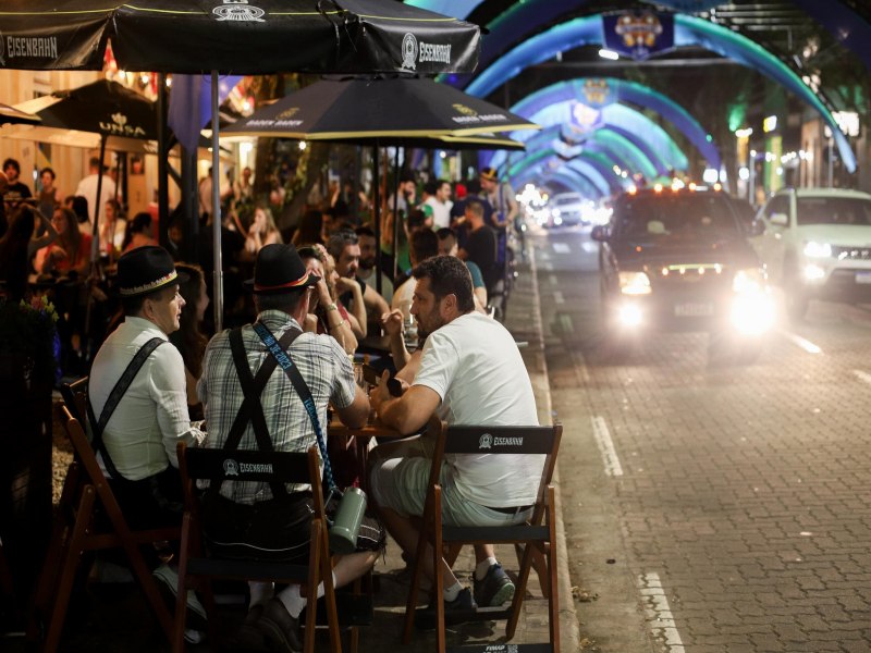 Oktoberfest rene 150 mil pessoas no primeiro final de semana, e edio deve alcanar R$ 60 milhes em negcios em Santa Cruz do Sul