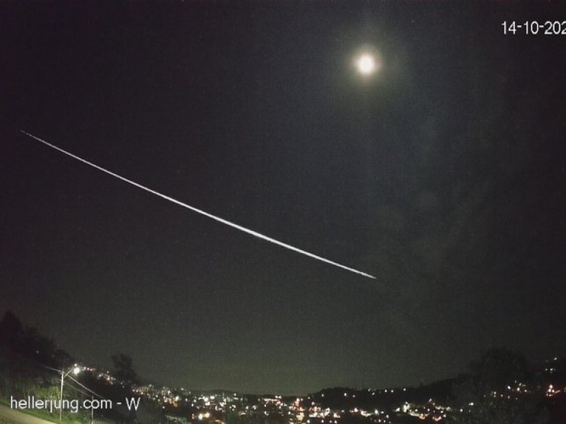 Meteoro percorre 270 quilmetros em cinco segundos e  registrado por observatrio em Taquara