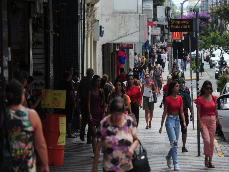 RS tem o maior percentual do pas de mulheres que moram sozinhas; lares com apenas uma pessoa cresceram em todo o Brasil