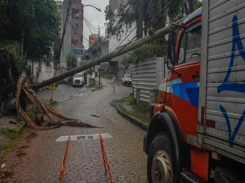 Sobe para 51 o nmero de cidades com danos pelo temporal no RS