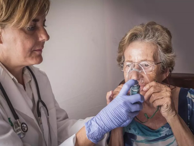 Boletim da Fiocruz indica manuteno de queda de casos de covid no Brasil