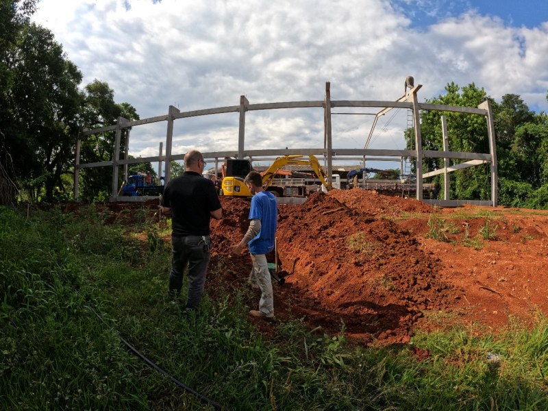 Prefeito Rosemar Sala acompanha o andamento das obras do Ginsio Esportivo em Alto Alegre