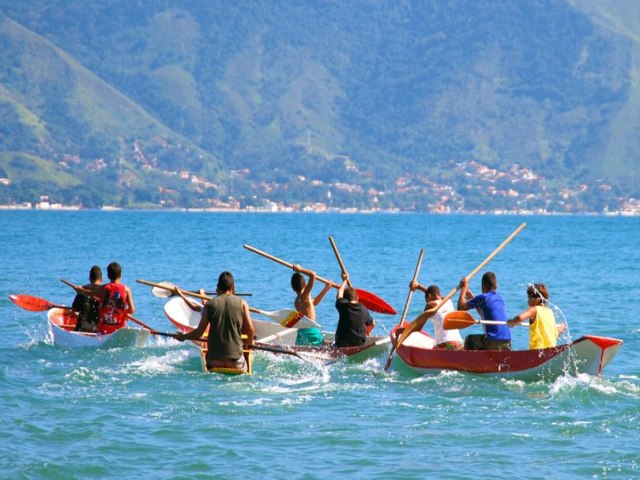 Tradicional corrida de Canoa Caiara acontece neste domingo em Ilhabela