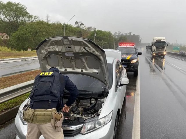  Homem  flagrado com veculo roubado na Via Dutra 