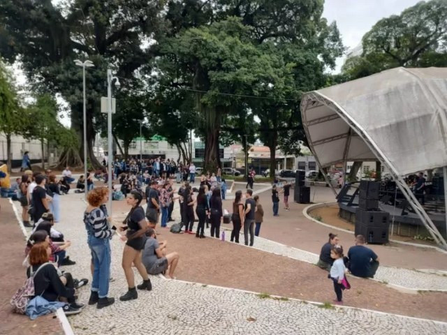 Hoje  dia de Rock na praa da Eletro em Taubat 