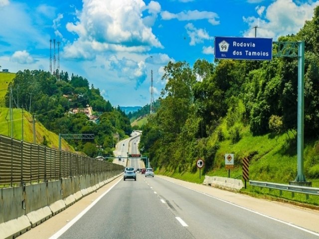 Rodovia dos Tamoios tem interdies para aferio de radares e desmonte de rocha nesta semana