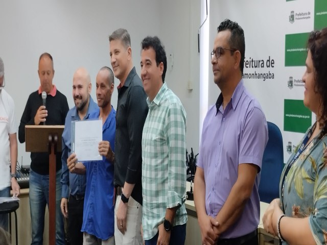 Prefeitura de Pinda entrega certificados para concluintes de dois cursos do Via Rpida 