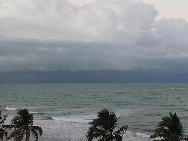 Defesa Civil alerta que frente fria poder provocar chuvas fortes, raios e ventos no Litoral Norte