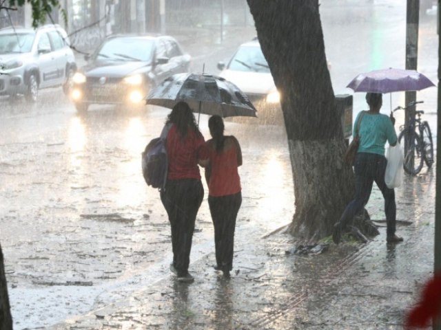 Defesa Civil divulga alerta de 77 mm de chuva no Vale do Paraba