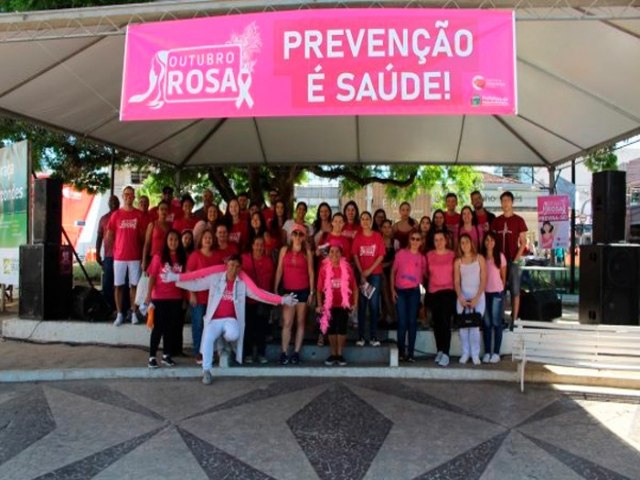 Pinda lana Outubro Rosa com orientaes, servios e desfile no centro