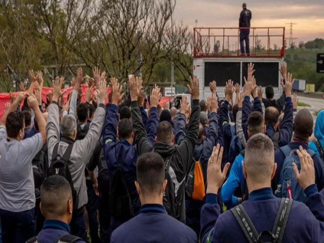 Trabalhadores da Embraer de Eugnio de Melo aderem greve por aumento real