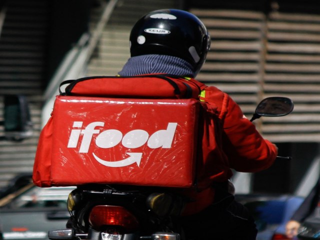 Pedido no iFood fica 17,5% mais caro  que no restaurante, diz Abrasel