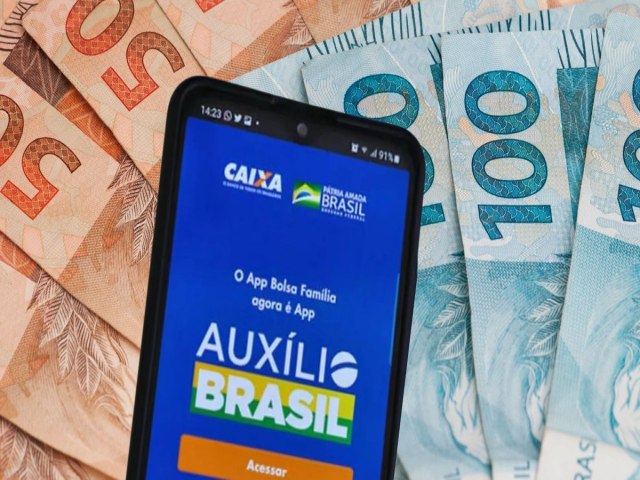 Auxlio Brasil e Gs de outubro foram antecipados