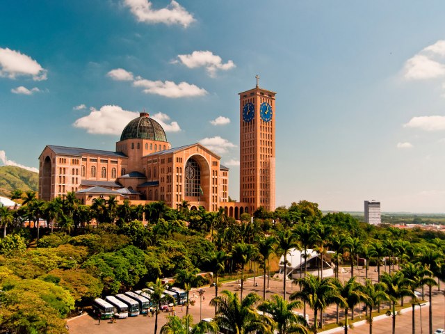 Santurio de Aparecida arrecada 21 toneladas de alimentos no comeo de outubro