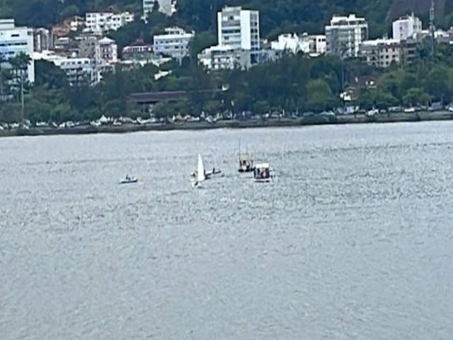 Helicptero cai na Lagoa Rodrigo de Freitas (RJ) e deixa cinco feridos