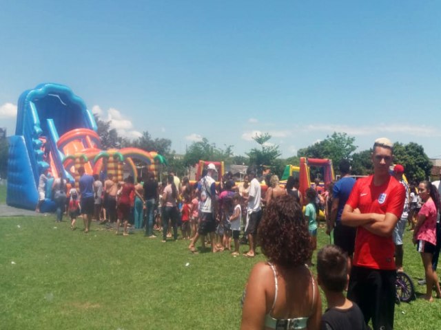 Manh de domingo foi de festa para crianas do Feital e Vista Alegre em Pindamonhangaba