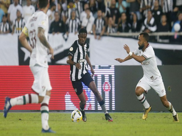 Brasileiro: Flu e Bota se enfrentam de olho em vaga na Libertadores