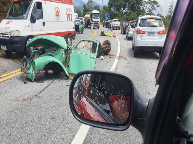 Grave acidente corta carro no meio e deixa dois mortos na Floriano