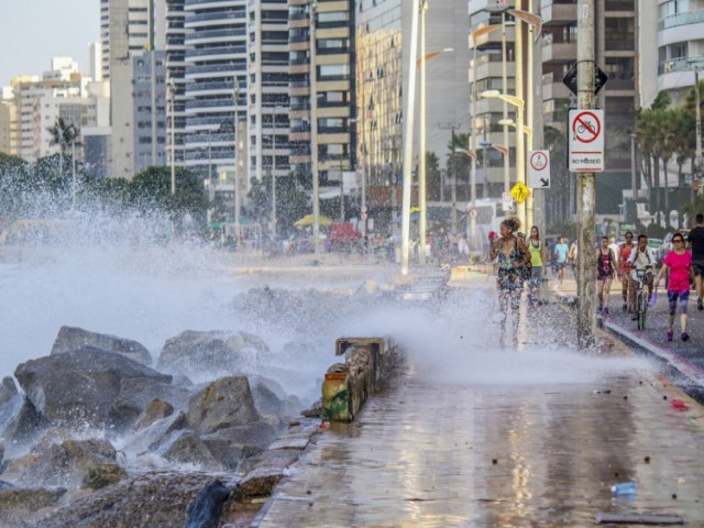 Defesa Civil estadual divulga alerta de ressaca martima no Litoral Norte