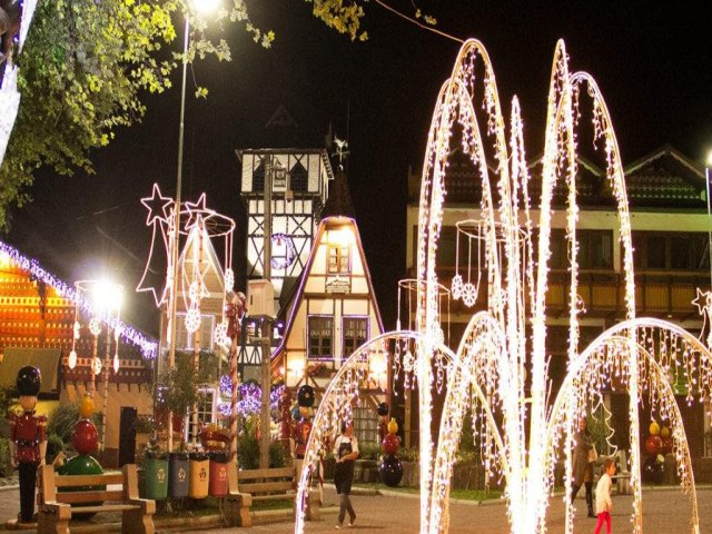 Natal de Campos do Jordo ter Carreata com Papai Noel