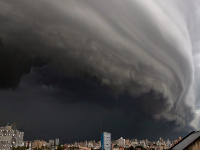 INMET alerta para risco de tempestades no Vale nesta quinta-feira