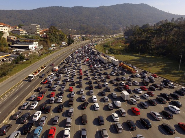 Cerca de 160 mil veculos devem passar pela rodovia dos Tamoios com destino ao Litoral Norte